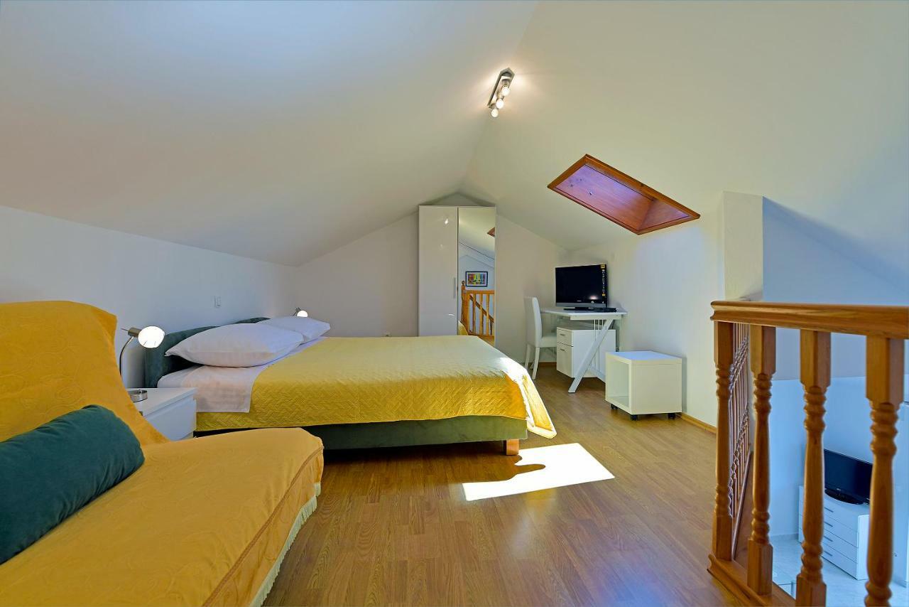 Apartments Tamara Хвар Екстер'єр фото