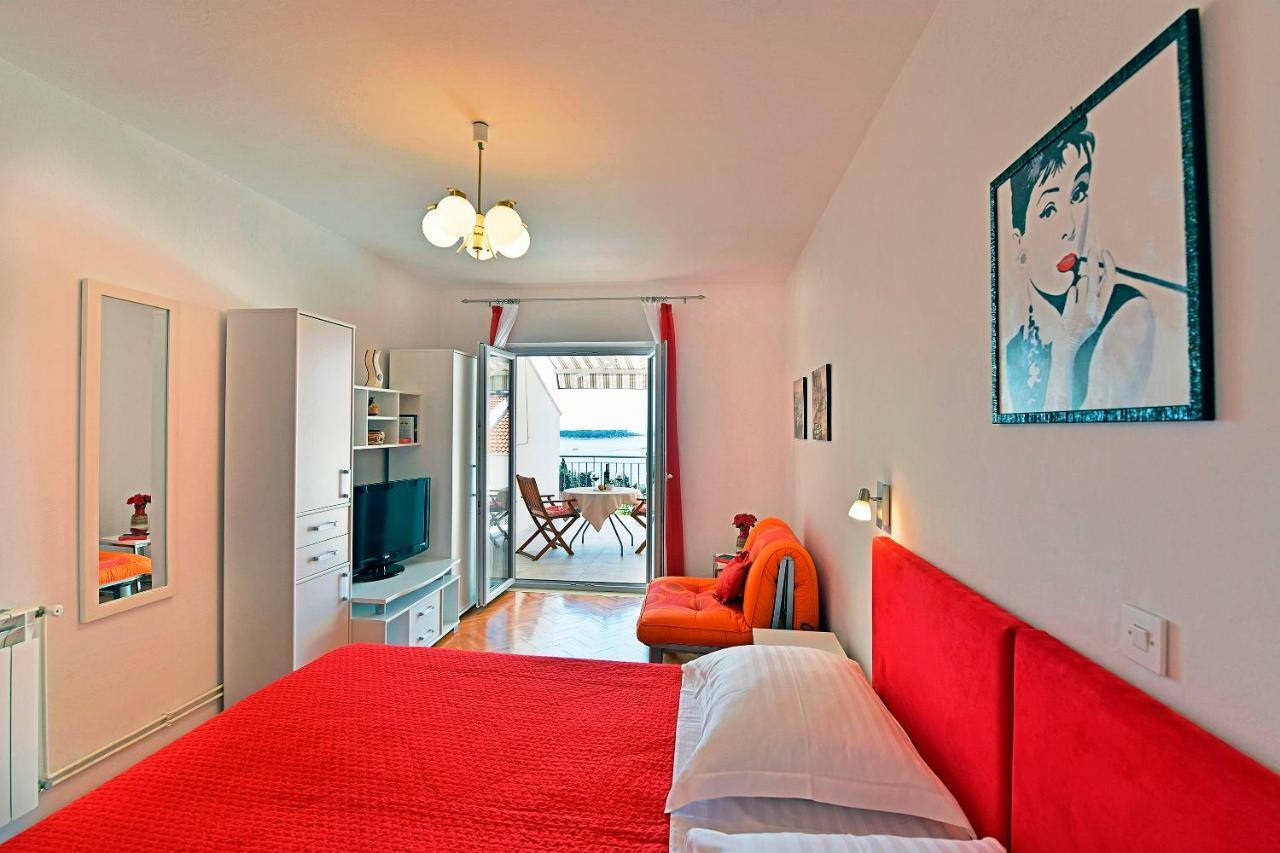 Apartments Tamara Хвар Екстер'єр фото
