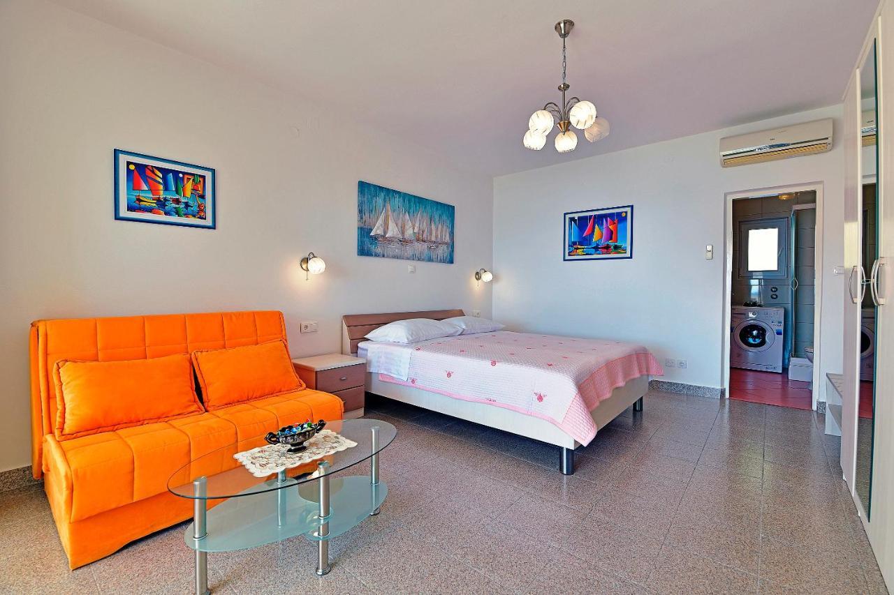 Apartments Tamara Хвар Екстер'єр фото